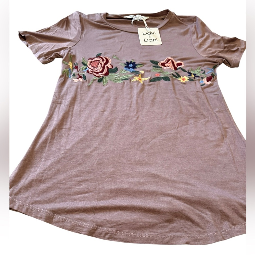 Women's Floral Embroidered Top - Mauve